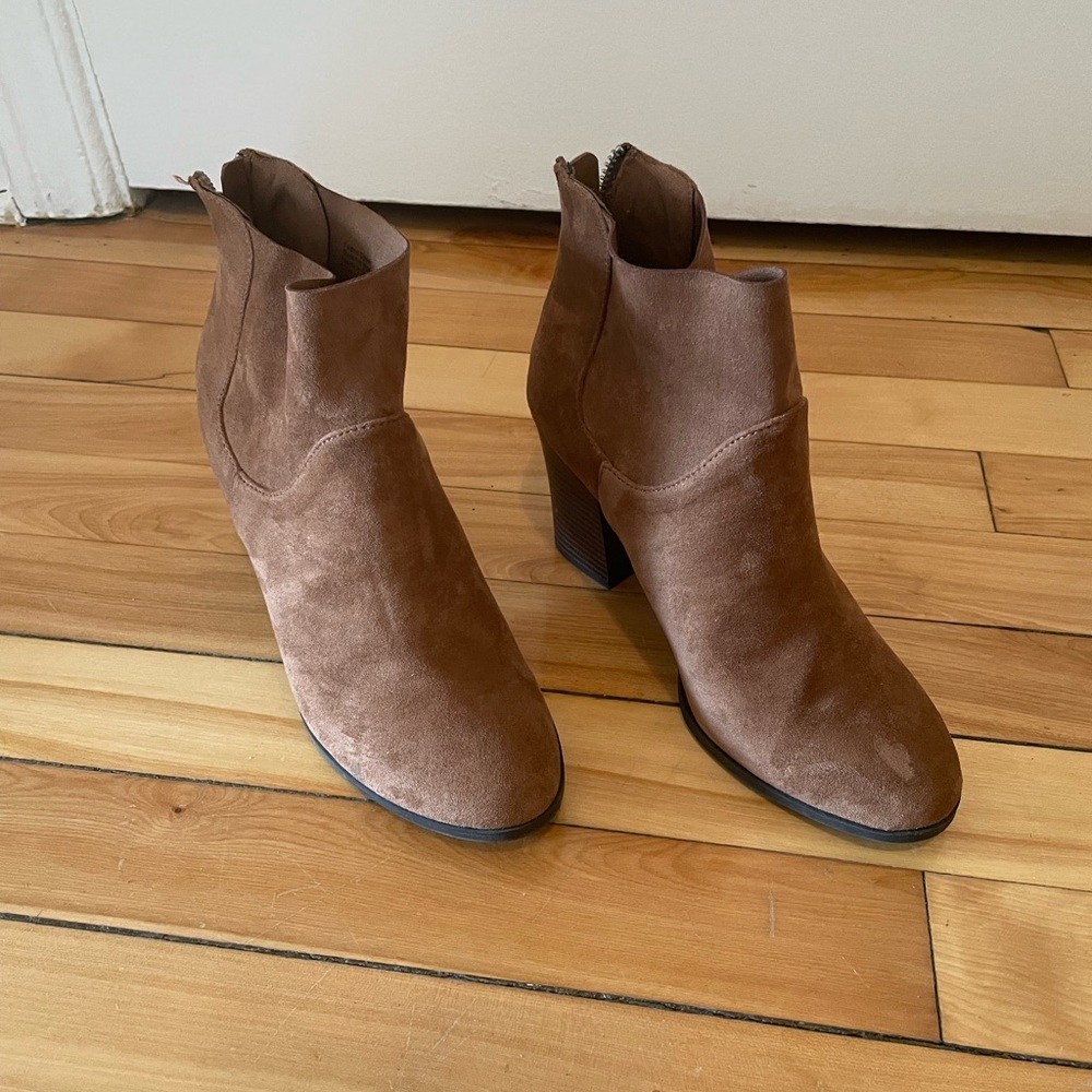 Brand new brown ankle boots.